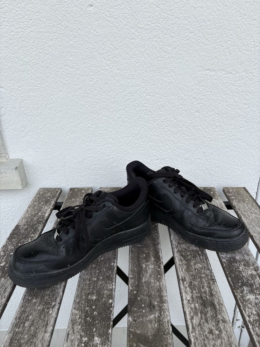 Nike Scarpe da donna: Nike Air Force 1 schwarz – Usato da Bern venduto da mar_5bz9 1