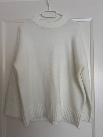 Weisser Pullover