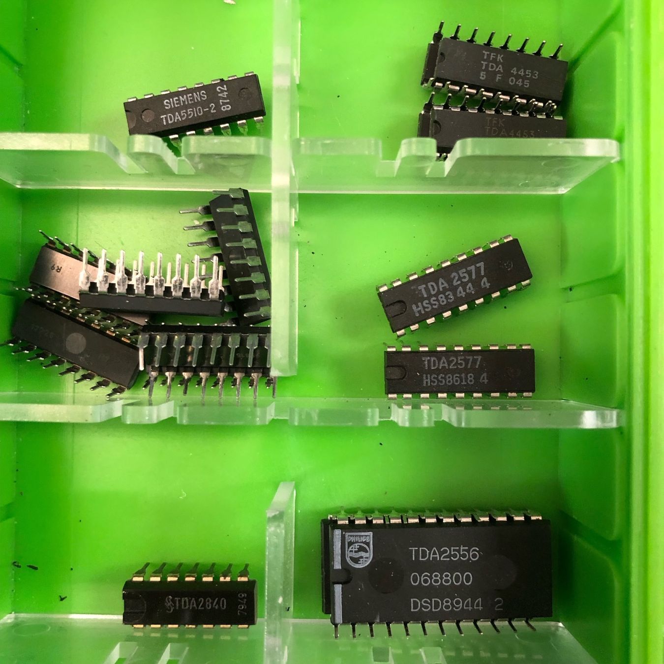 Philips Componenti elettronici: Sortiment TDA IC’s von Philips, STMicroelectronics & Siemens – Nuovo e nell'imballaggio originale da Neerach venduto da Arbimus 7
