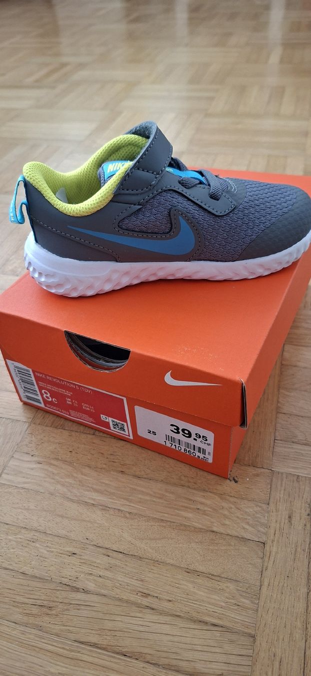 Nike Chaussures garçon: Nike Schuh kinder – Neuf avec emballage d'origine à Tuggen par Karin026