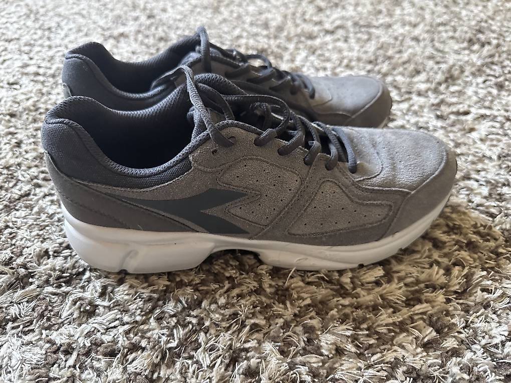 Chaussures hommes: Schöner Freizeitschuh – D'occasion à Rorschacherberg par Markoe