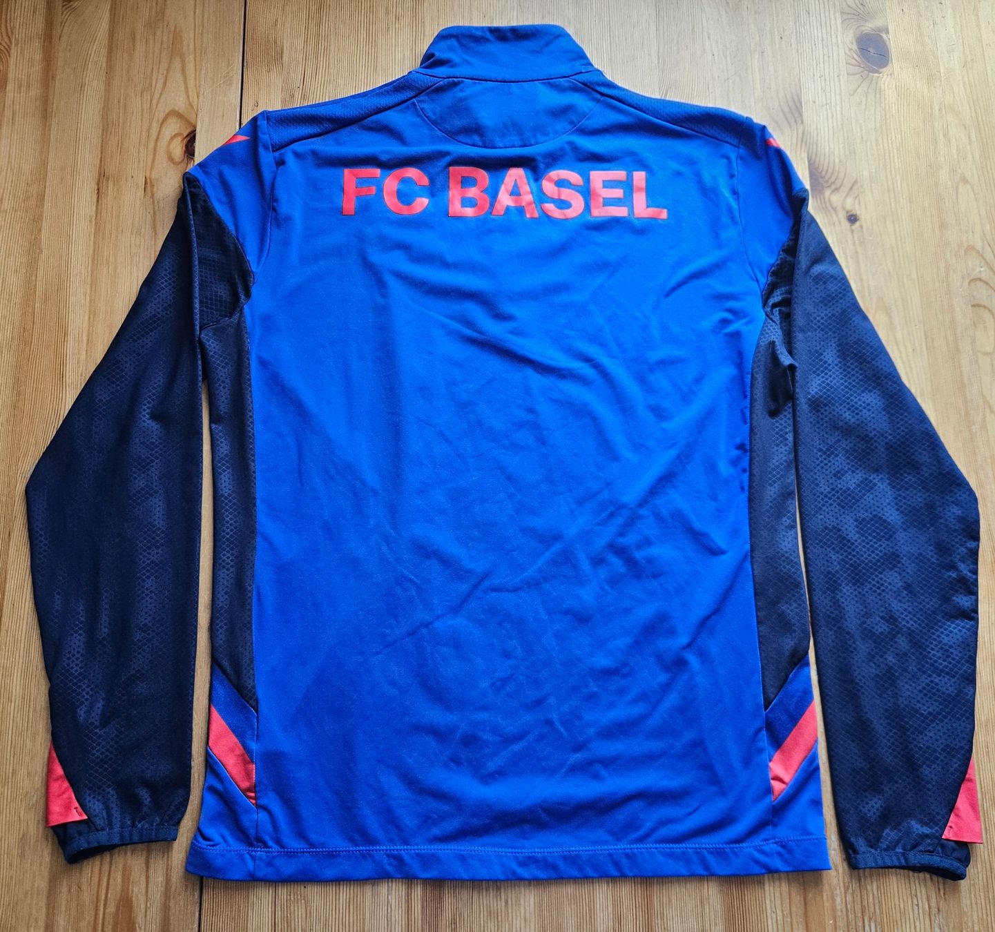 Maillots de corps & Pantalons: FC Basel Trainingsoberteil Macron #17 Grösse M FCB Jacke – D'occasion à Hägglingen par United-Village-Trade 5