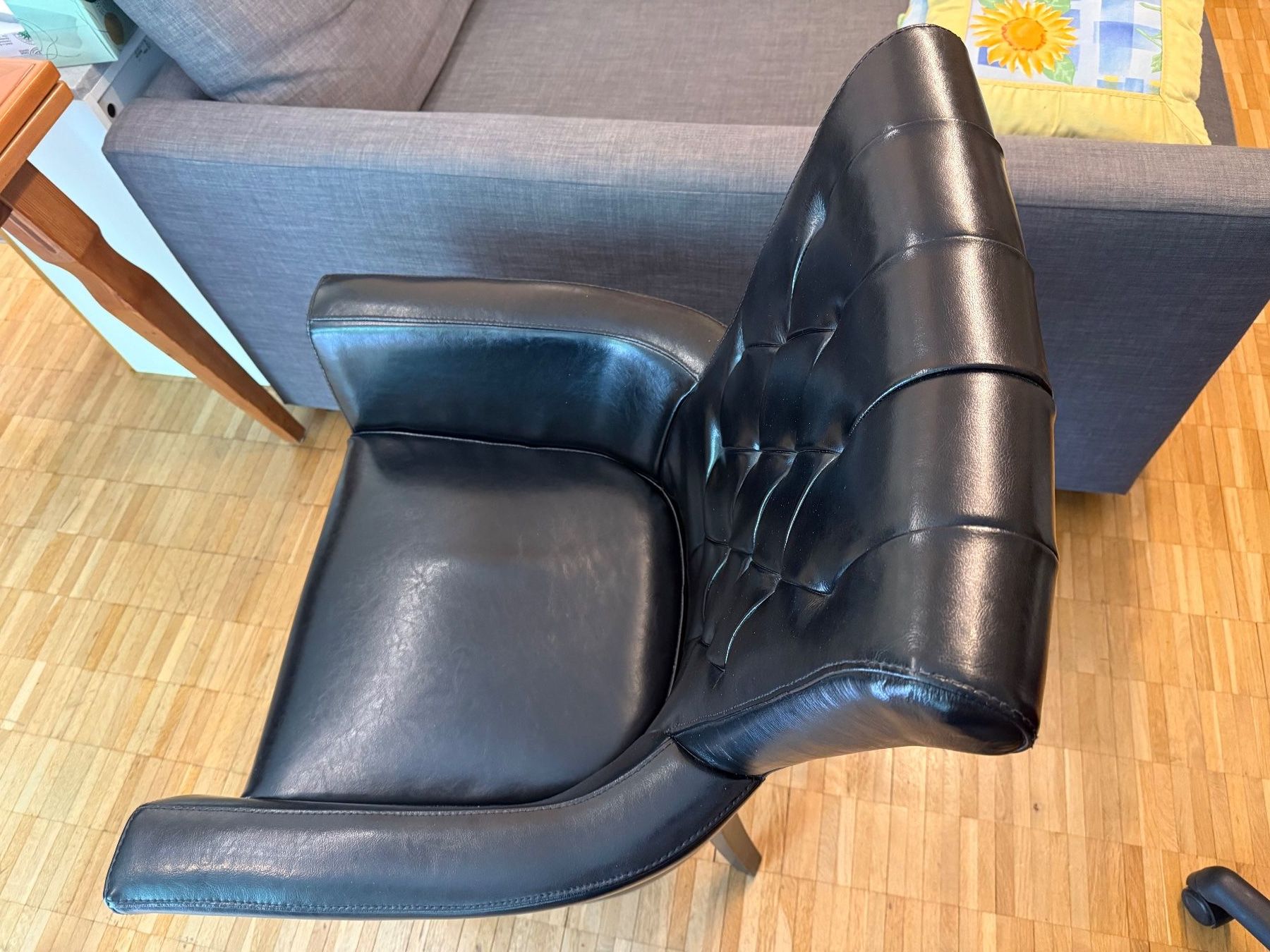Pfister Stühle: Lederstuhl – Gebraucht aus Zürich von fehlton 1