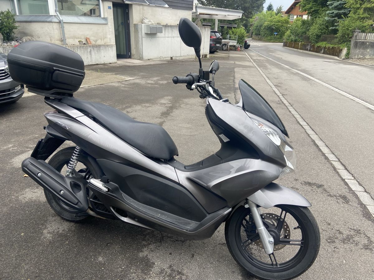 Honda Strasse: Honda PCX 125 Roller, guter Zustand – Gebraucht aus Schüpfen von