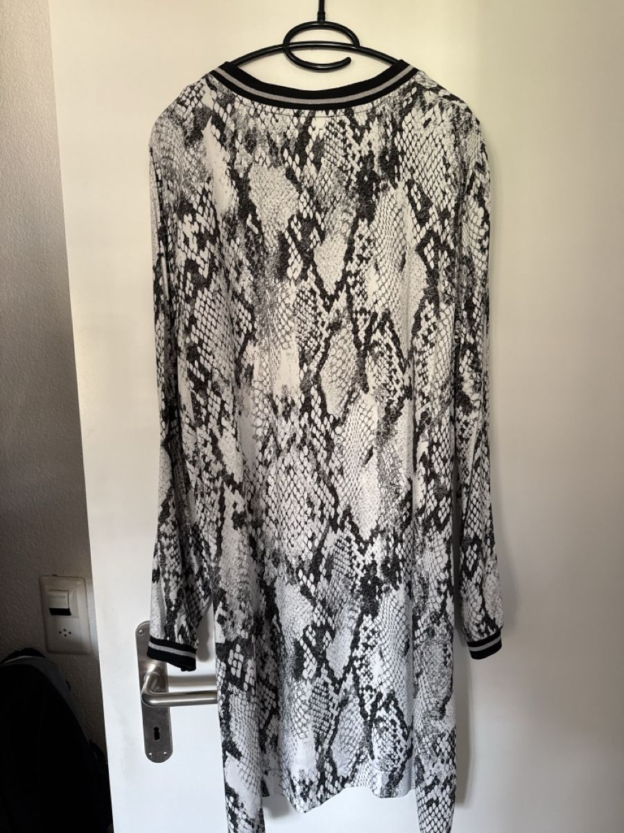 Kleider: XOX Kleid im angesagten Schlangenmuster, Grösse Onesize – Gebraucht aus Bassersdorf von padriga68 2