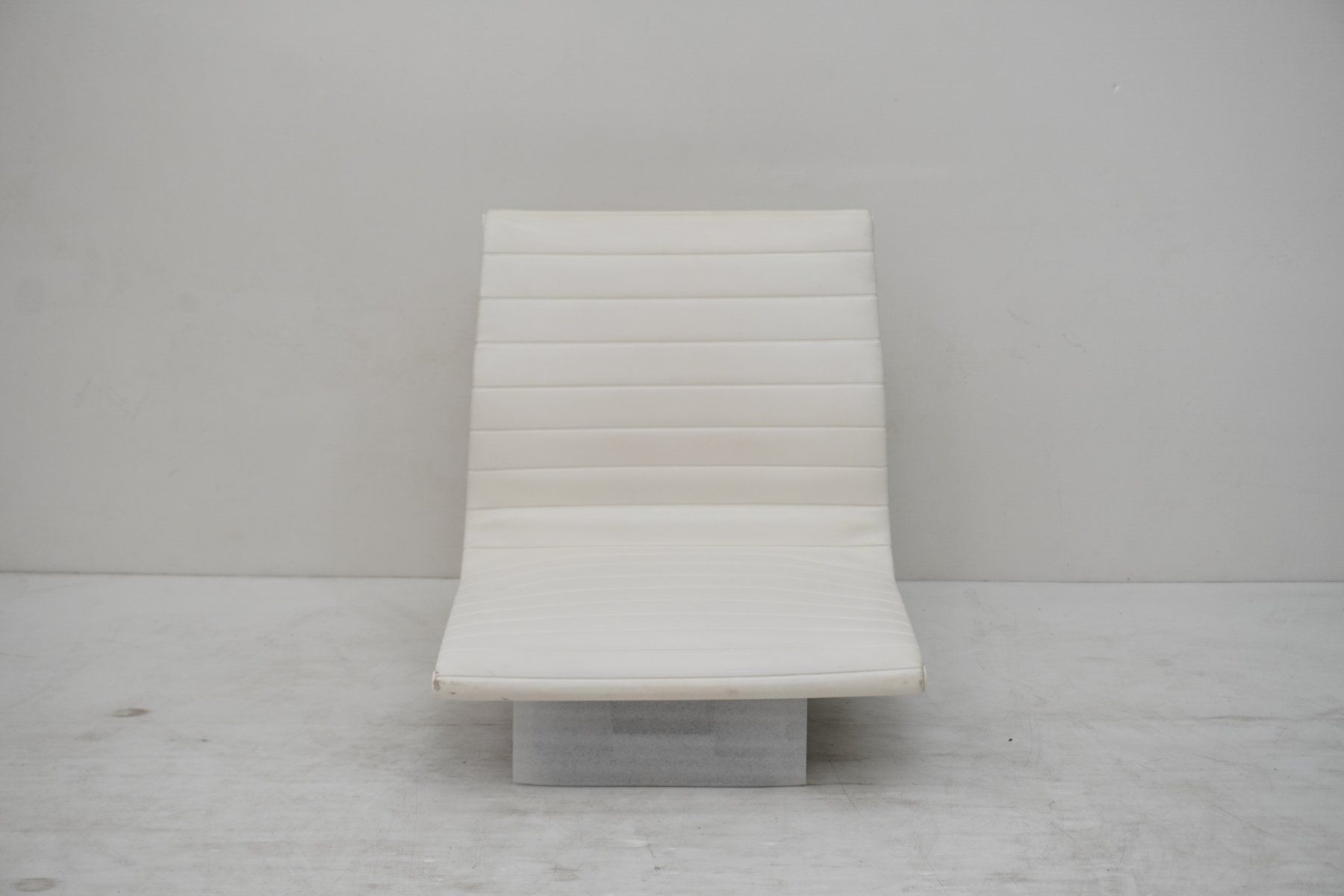 Vitra Chaises: Vitra EA117 Schale Kunstleder weiss – D'occasion à Bad Zurzach par QLASSIQ