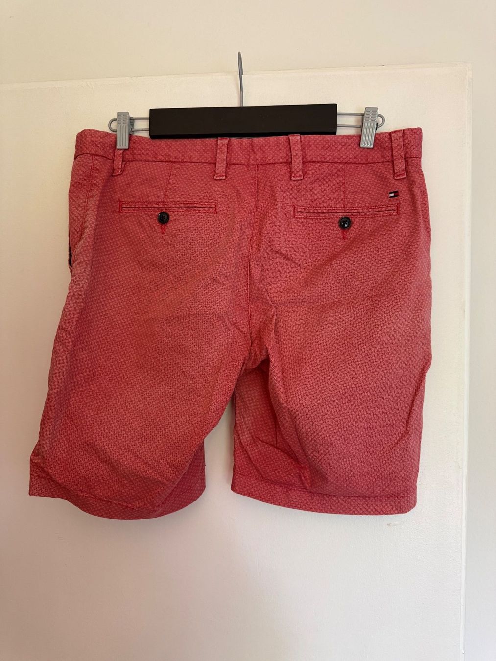 Pantaloni: Short chino Tommy Hilfiger rosa – Usato da Thalwil venduto da pie_w2lk 1
