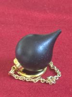 Pendule en coco-fesse, chaîne dorée