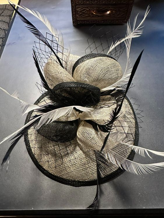 Fascinator Mit Federn - Elegantes Haaraccessoire Für Hochzeiten