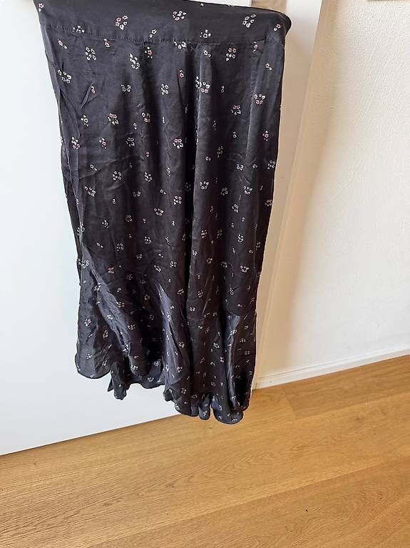 Kooples Camicette: The Kooples - Silk Flower Black Shirt – Usato da Schübelbach venduto da Rahnmont 2