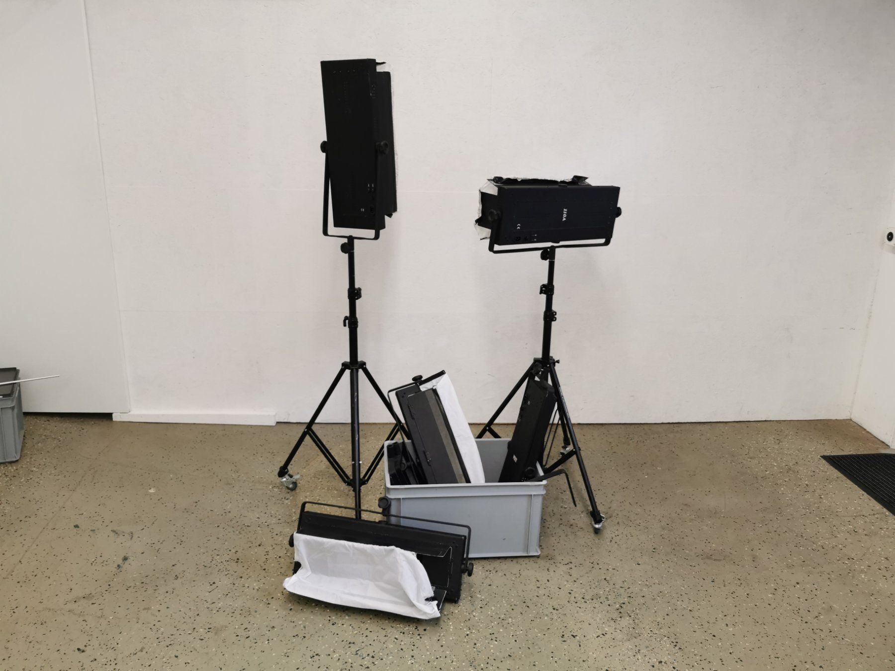 Lampade: 5x Studio Licht mit Diffusor – Usato da Neuhausen venduto da PBMG