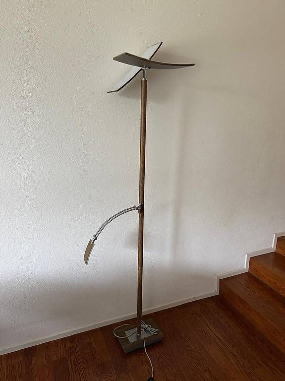 Lampen: Stehlampe LED im Holzlook – Gebraucht aus Aarau von Djfoxx