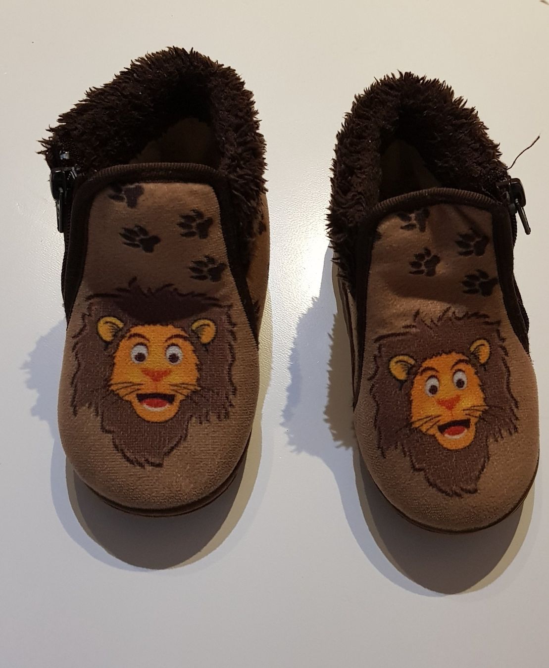 Schuhe für Jungen: Finken, Hausschuhe Grösse 23 – Gebraucht aus Zürich von sb_t28m