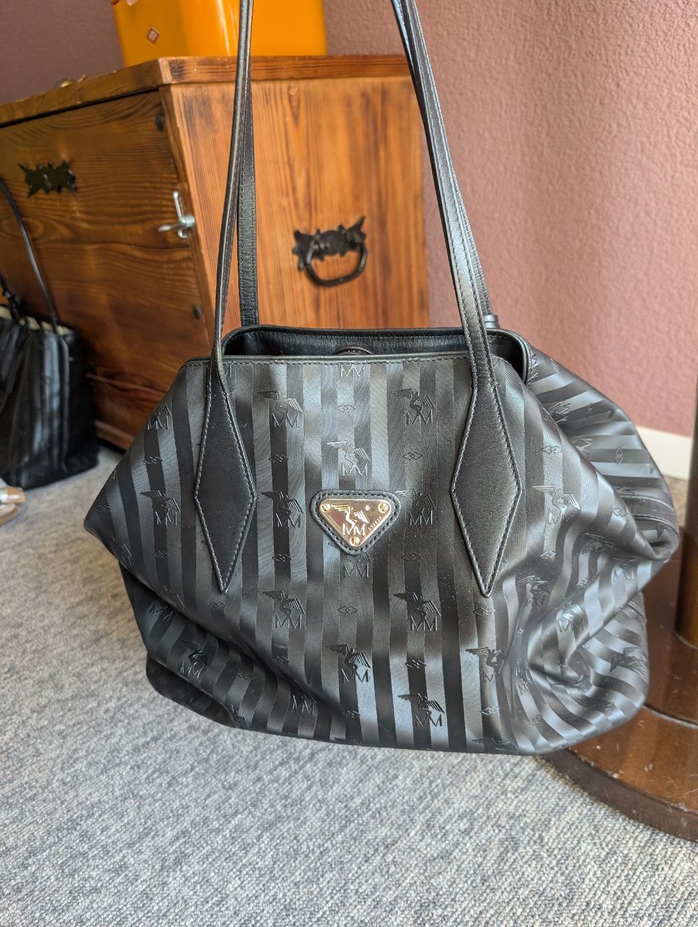 Maison Mollerus Borse da donna: MCM Mollerus Tasche schwarz gestreift Handtasche – Usato da Bern venduto da Hingerdiramueberbiet 2