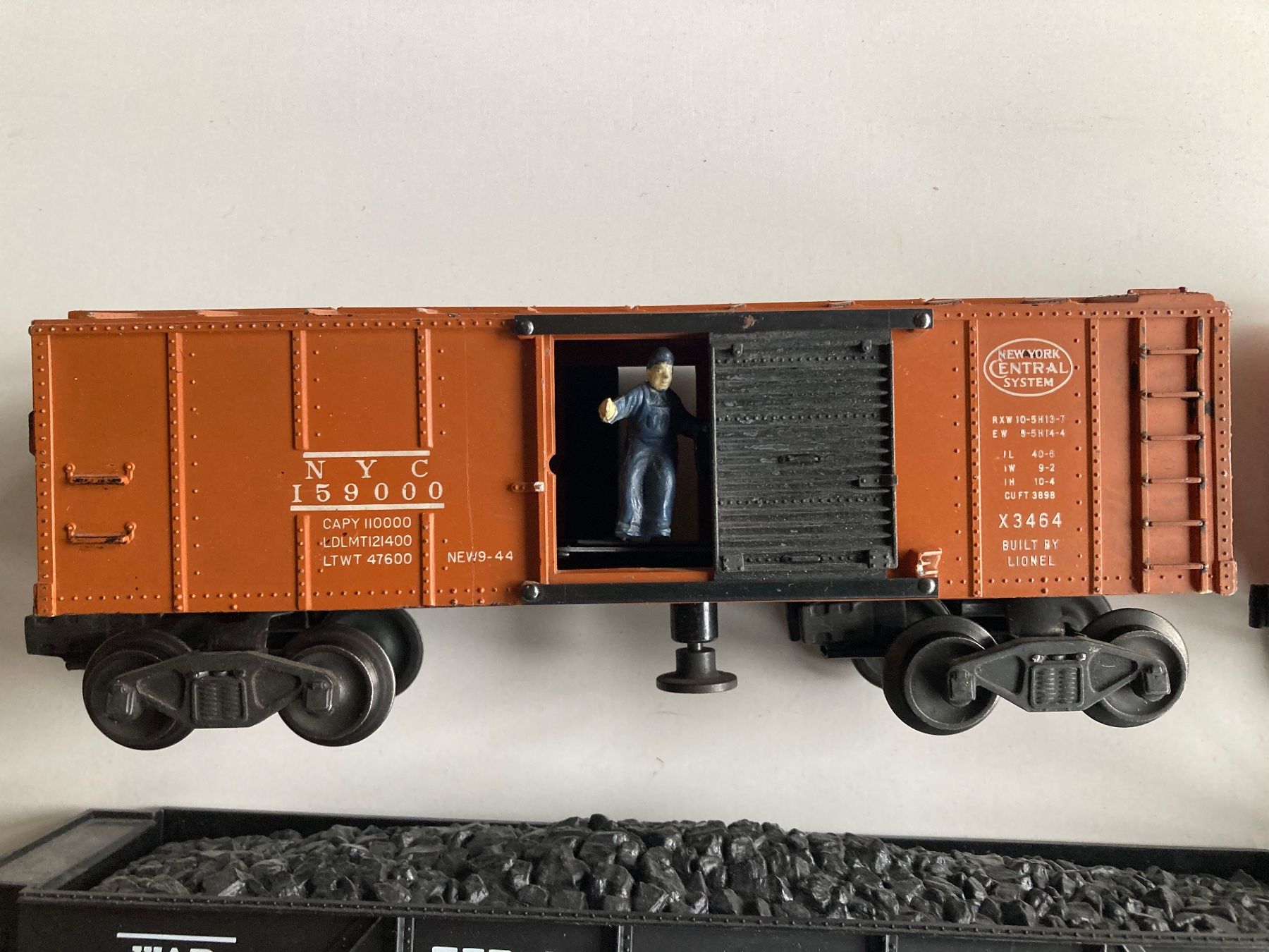 Modellini di ferrovie: 4er Set Spur 0 Güterwagen USA mit Figur – Usato da Büsserach venduto da ModellbahnDepot 7