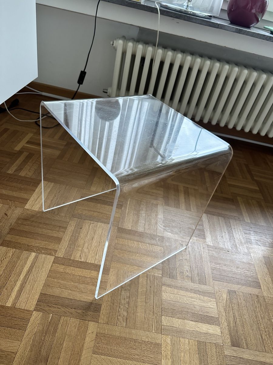 Tavoli: Cooler Plexiglas Beistelltisch ca 80iger Jahre – Usato da Baden venduto da Marytumby 2
