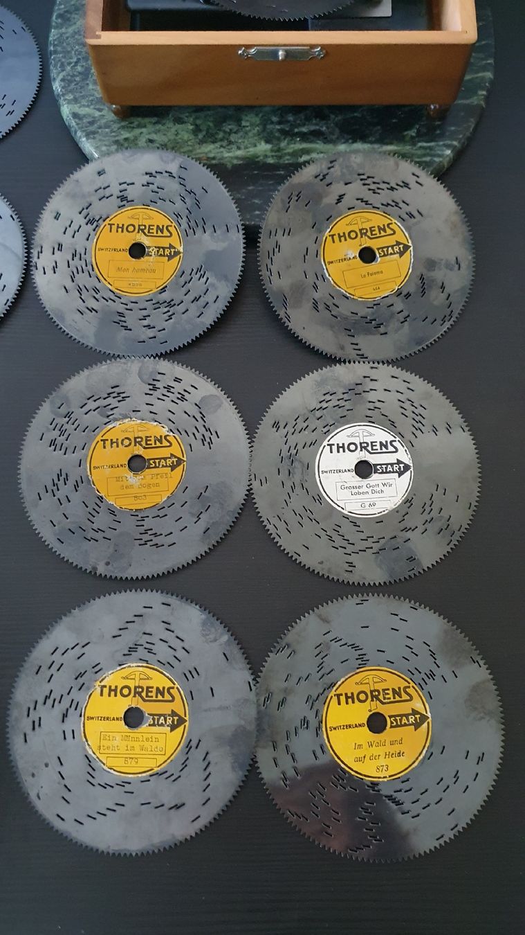 Thorens Carillon: Thorens Musikdose Spieldose mit 10 Platten – Usato da Dietikon venduto da Allegra34 7
