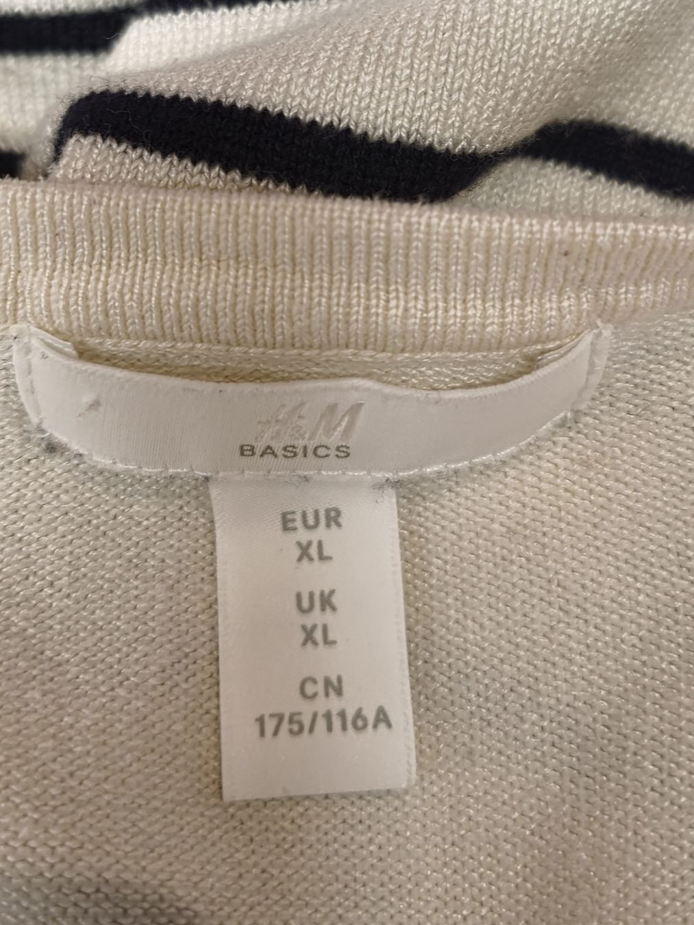 H&M Maglioni & Felpe: H&M Streifenpullover maritim Weiss/Schwarz Gr. XL – Usato da Emmetten venduto da SecondhandSiska 3