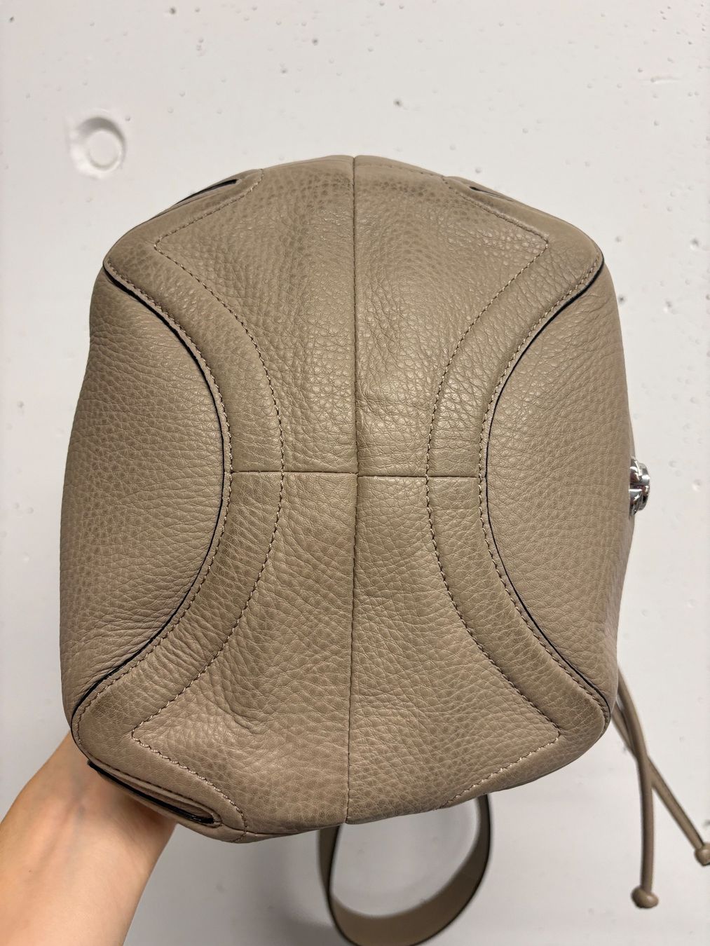 Navyboot Sacs femmes: Navyboot Ledertasche Beuteltasche beige Hobo Bag – Neuf (Voir description) à Regensdorf par secondchancefashion 4
