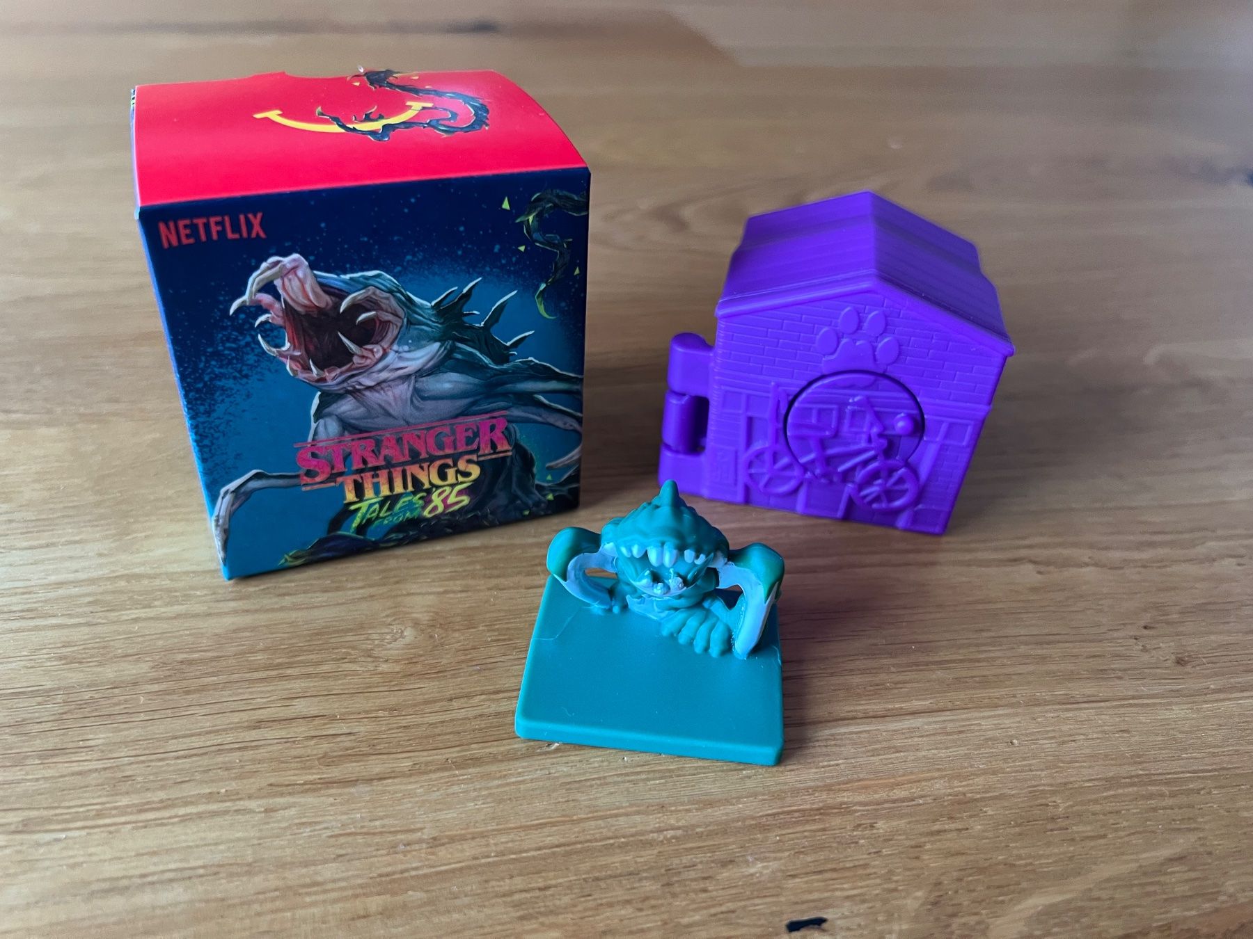 Mc Donald's Statuette: McDonald’s Stranger Things Jerk O Lantern + Snow Shark – Nuovo e nell'imballaggio originale da Neuenegg venduto da mocbricks 1