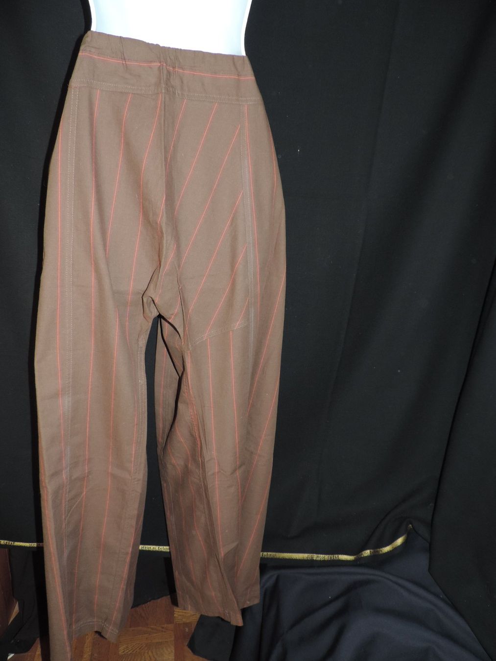 Pantaloni: sarouel brun rayure rouge rosé – Usato da Genève venduto da Axelle333 6