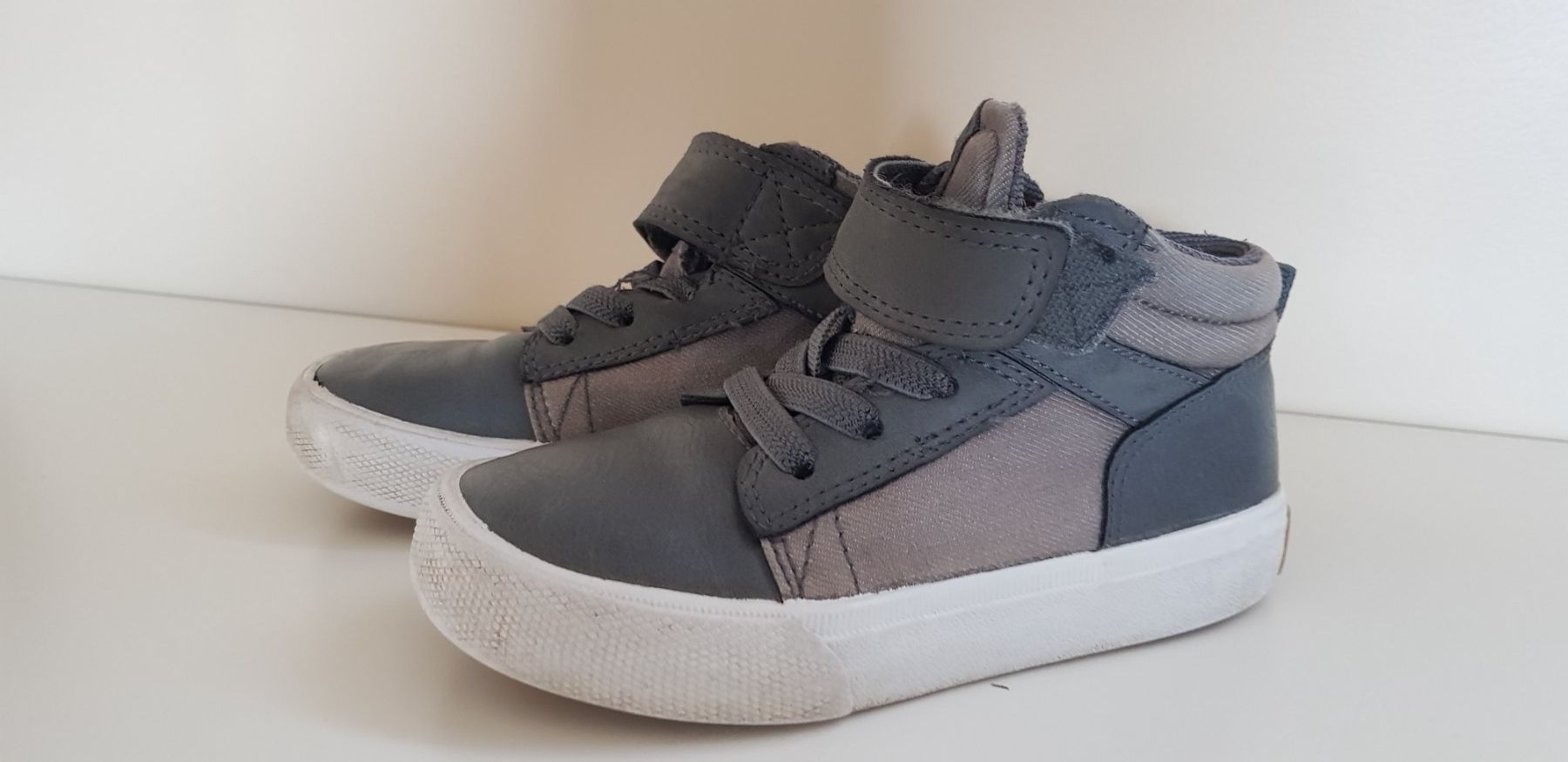 Scarpe per ragazzi: Halbschuhe grau/braun, Gr. 26 – Usato da Dietikon venduto da grafad