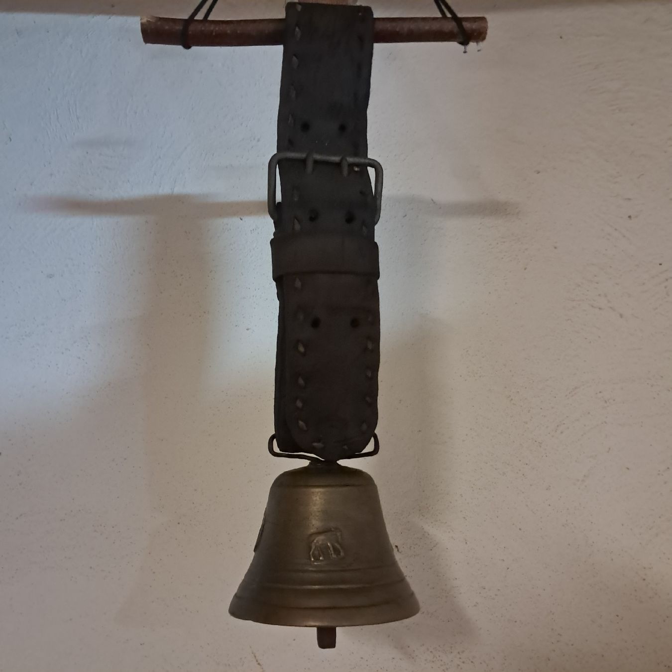 Cloches & sonnailles: ANTIKE Kleine Glocke ab 2Fr.  – D'occasion à Murten par SHETHOF