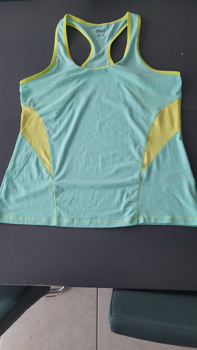 Top: Sport Shirt, ärmellos – Nuovo (secondo la descrizione) da Unterentfelden venduto da Koki4