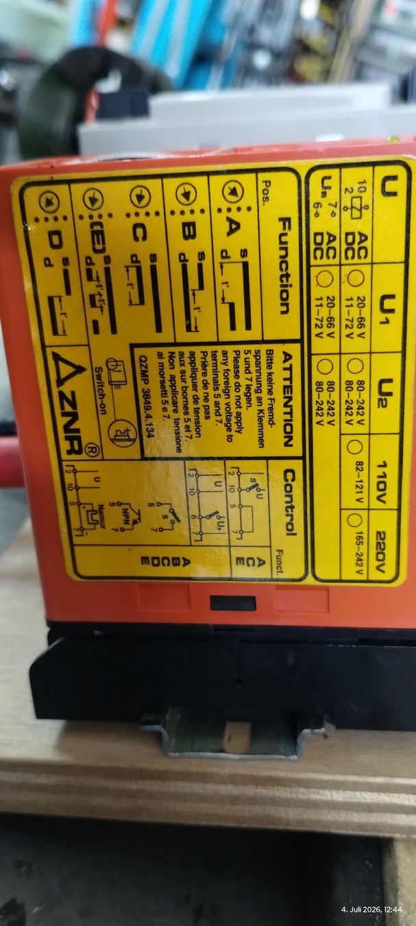 Omron Componenti elettronici: Netzteil Omron 24V, mit Zeitrelais Bircher, getestet  – Usato da Wil ZH venduto da deurchig 3