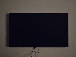 Fernseher mit Wandhalterung
