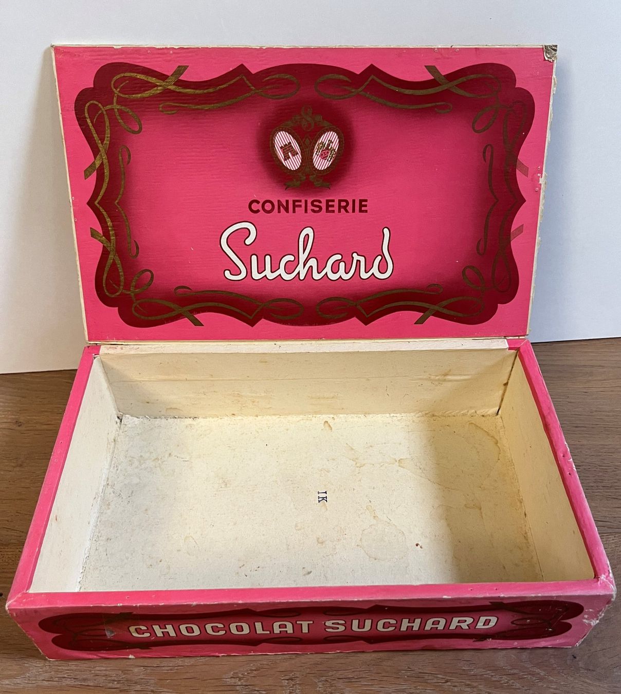 Suchard Dosen: antike Holzbox - Kistchen "Confiserie Chocolat Suchard" – Gebraucht aus Rothrist von Brandystar