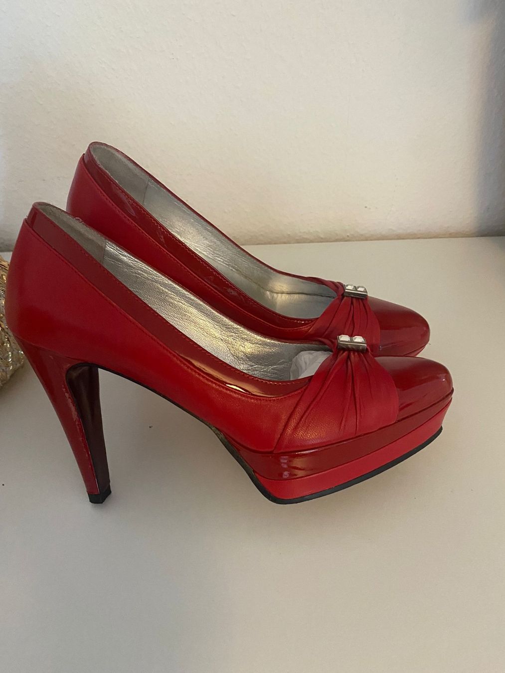 Scarpe da donna: Ana Sousa red Pumps – Nuovo (secondo la descrizione) da Zürich venduto da catutska 1