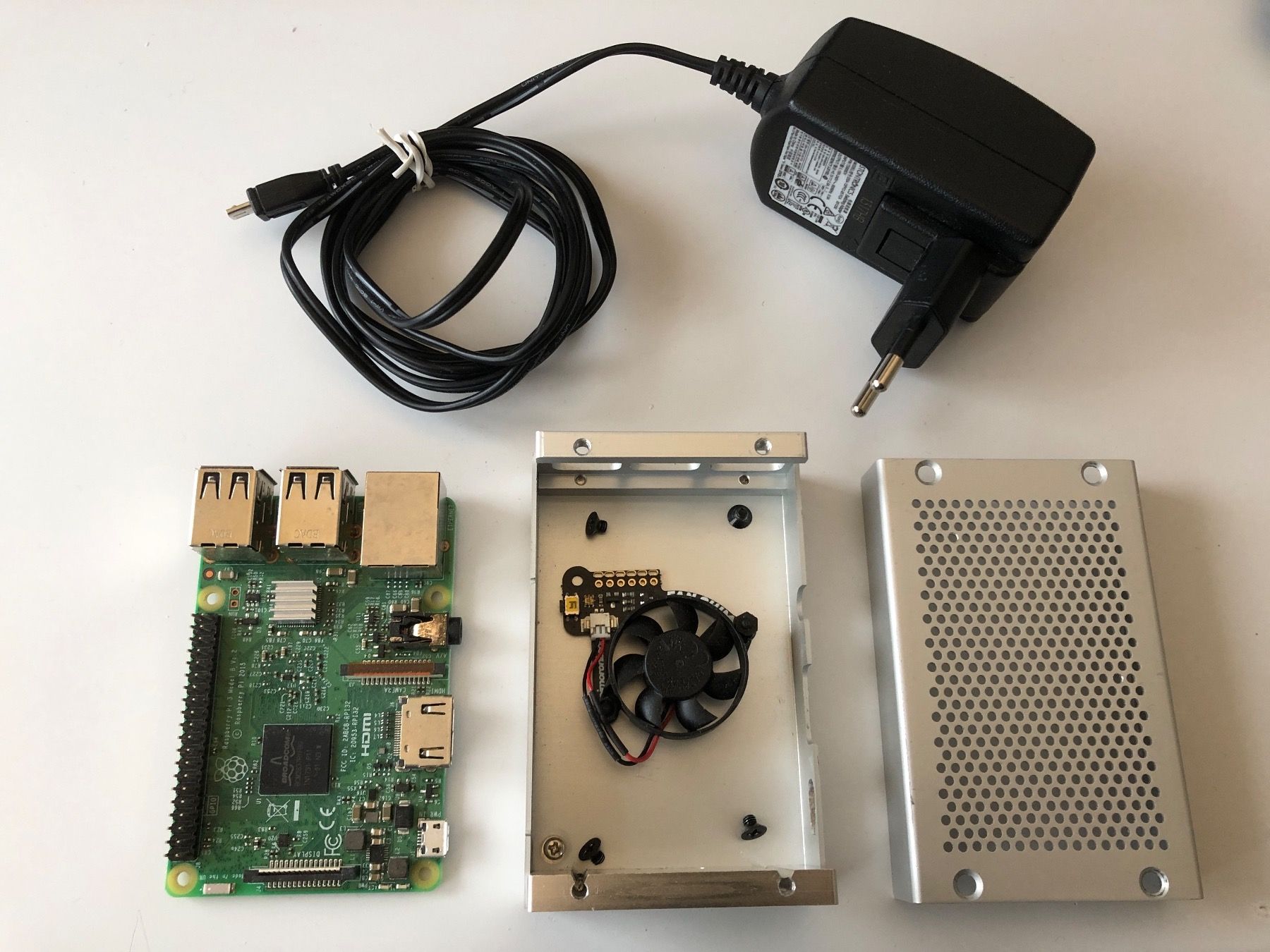 Raspberry Pi PCs: Raspberry PI 3 Mod. B mit Raspi 7“ LCD Touch Display – Gebraucht aus Zürich von  4