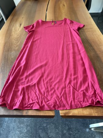 Sommerliches, leichtes Kleid in Himbeerrot, Grösse M