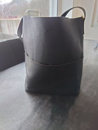Schwarze Ledertasche, neuwertig