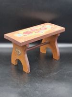 Authentischer handbemalter Mini-Hocker alpinen Volkskunststi