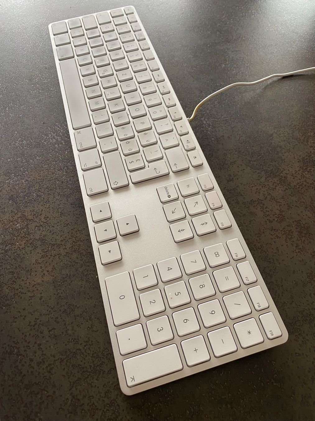 Apple Tastiere: Apple Magic Keyboard mit Zifferblock | USB Anschluss – Usato da Herrenschwanden venduto da Oli1977