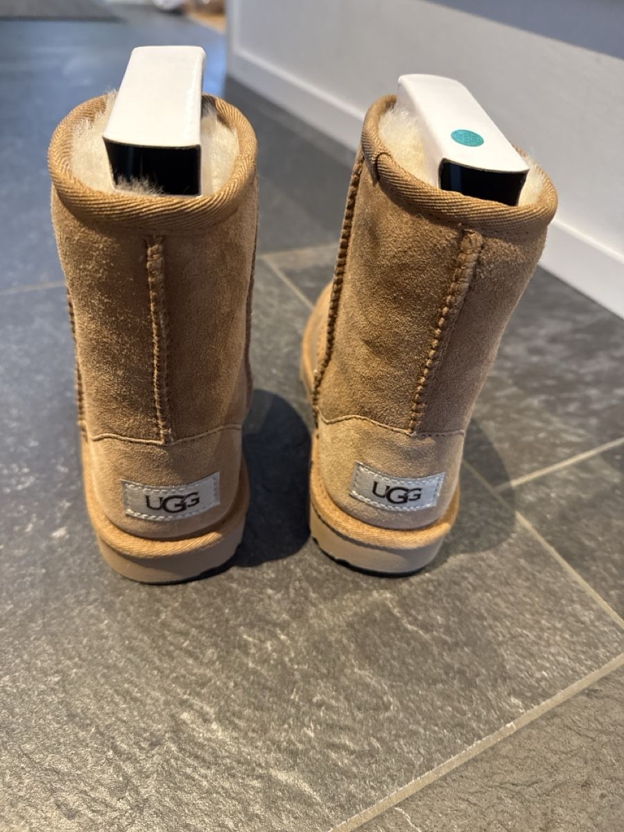 Chaussures filles: UGG Boots Kids Gr. 31 – Neuf avec emballage d'origine à Geroldswil par emi1980 2