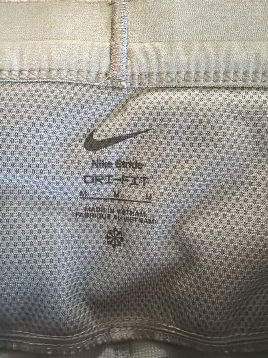 Nike Pantalons:   NIKE    DRI   FIT   JOGGINGHOSE   MEDIUM – D'occasion à Wetzikon ZH par philippe_22 1