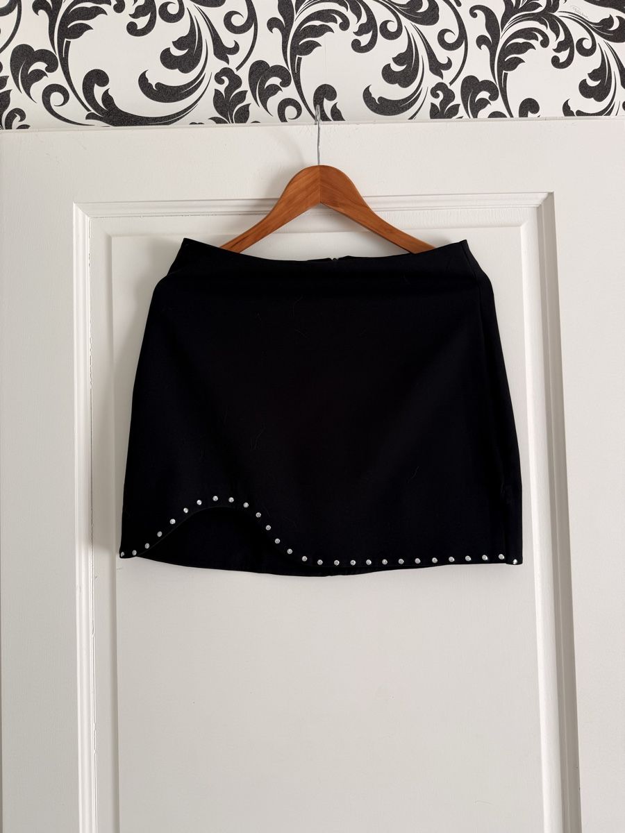 Zara Gonne: Zara Black Mini Skirt – Usato da Corsier-sur-Vevey venduto da Kristina.Nova