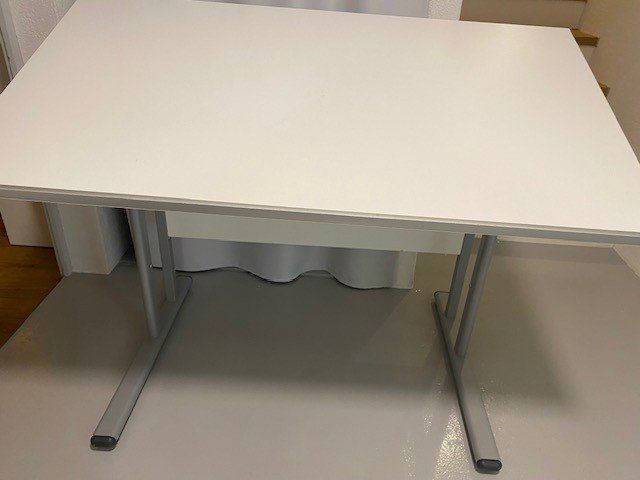 Schreibtische: Kinderbüro-und Basteltisch – Gebraucht aus Russikon von mattnotmad 1