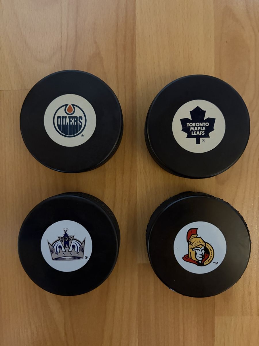 Autografi: Pucks hockey NHL – Usato da Bulle venduto da TheBigL