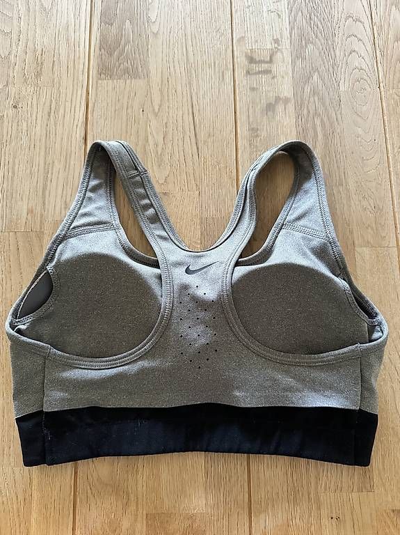 Nike Altra biancheria intima: Sport-BH Nike – Usato da Kriessern venduto da c_n1 1