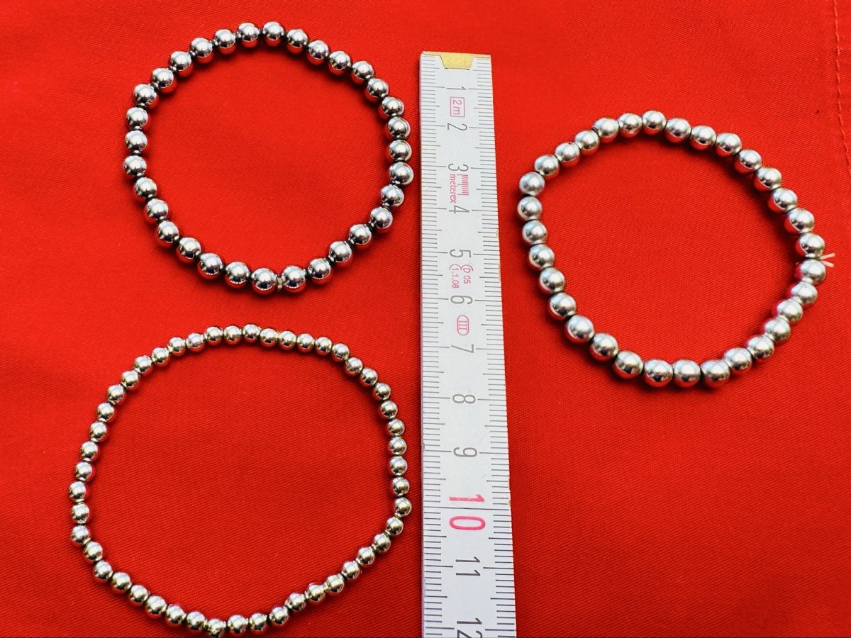 Armbänder & -reifen: 3 ELASTISCHE coole Silberfarbene Armbänder. Armband – Gebraucht aus Uster von Isskra 3