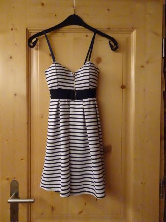 Sommerkleid mit Brustpolster Tout. Tou Paris Gr. XS - 260512