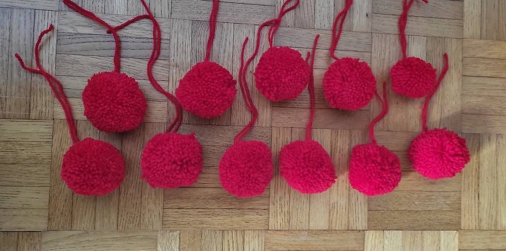 Tutte le decorazioni: 11 Kugeln aus Wolle / Pompons – Usato da Duggingen venduto da lot-of-fun 1