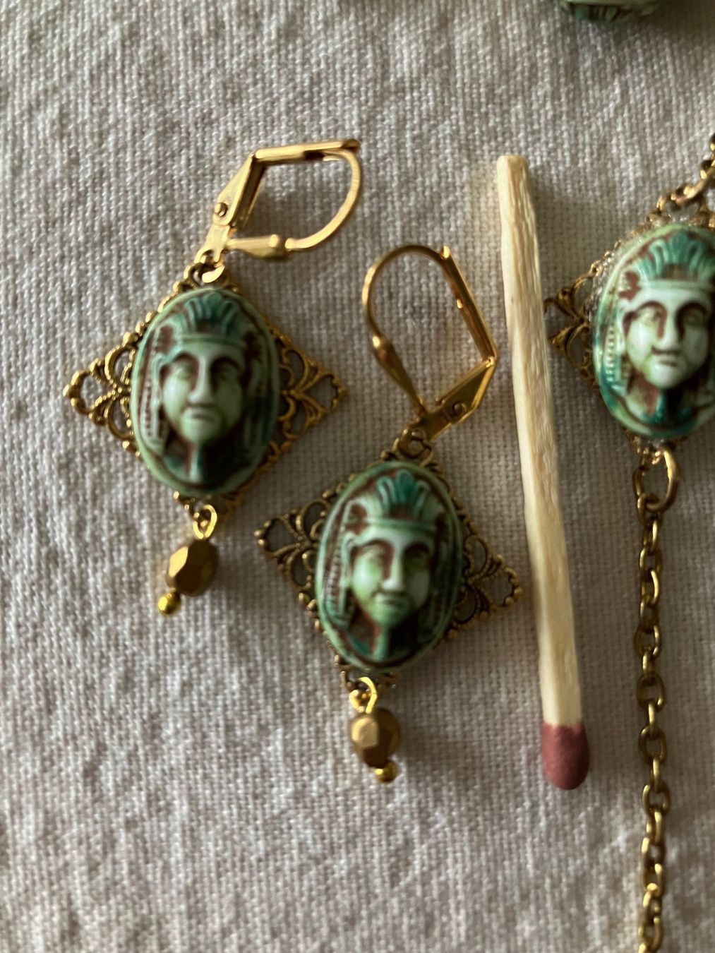 Catenine: Brillenkette mit Art Deco Pharaonenköpfchen – Nuovo (secondo la descrizione) da Zürich venduto da aannnnaa48 1