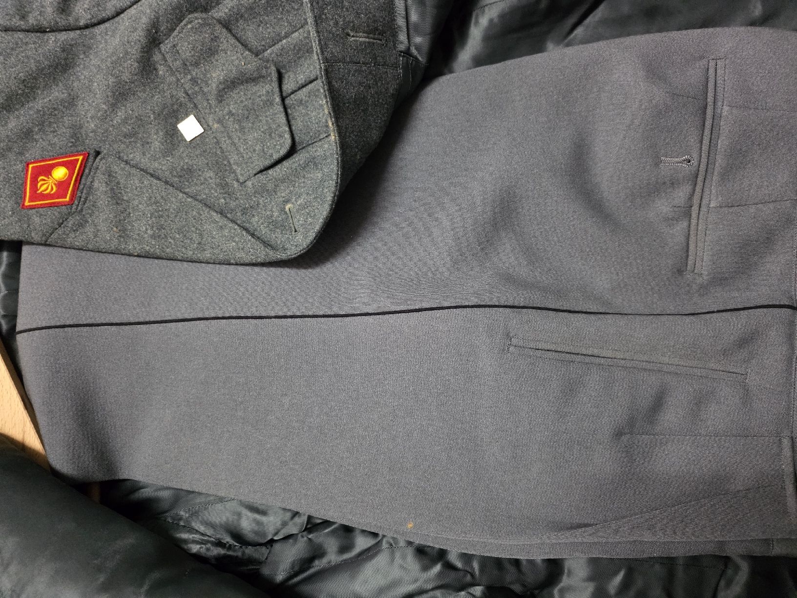 Schweizer Armee Uniformi: Militär Uniform Armee – Usato da Dorf venduto da Echo_Elements 4
