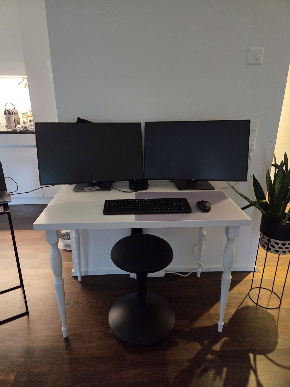Ikea Schreibtische: Ikea Schreibtisch  – Gebraucht aus Schmitten FR von sin_5r2q 1