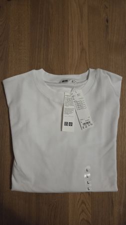 Uniqlo T-shirt white L oversized new with tags